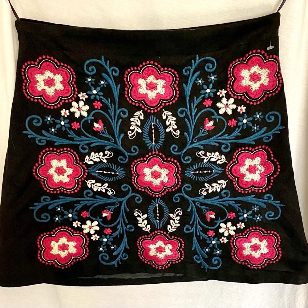 Retro Embroidered Mini Skirt Medium